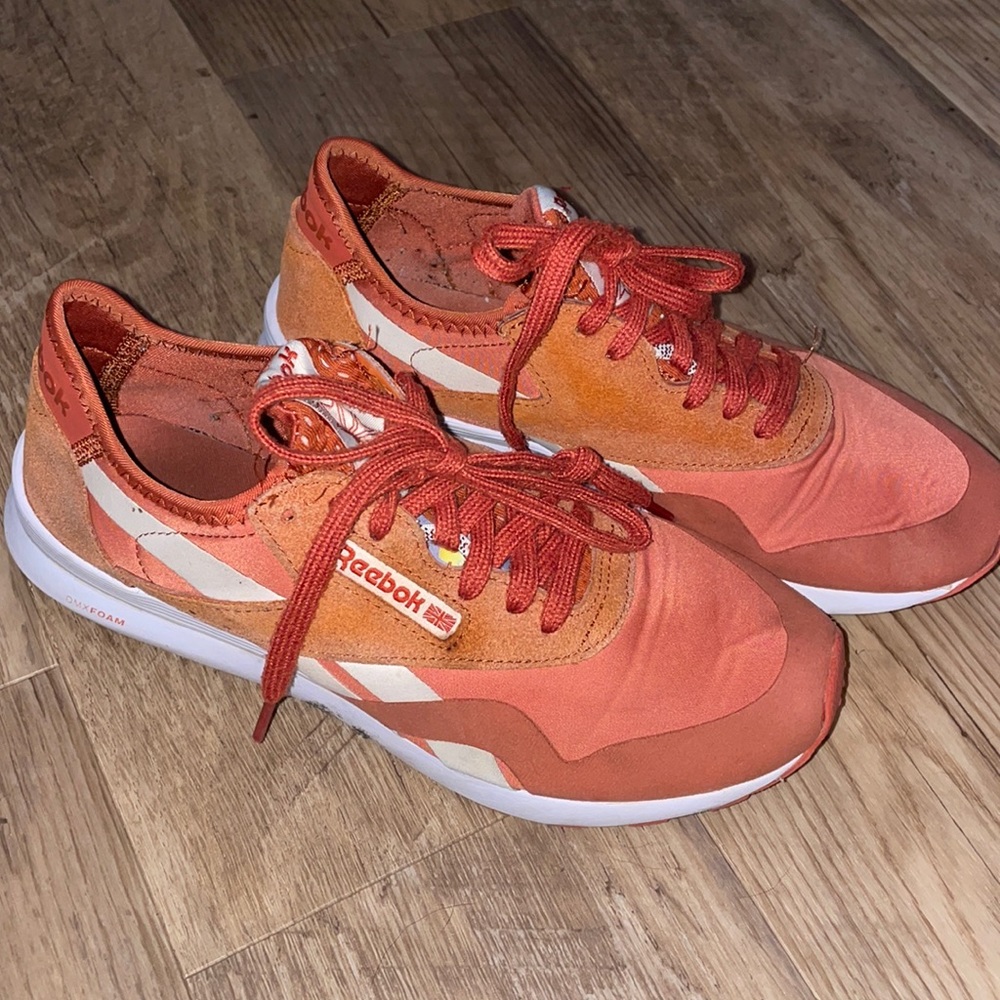 Salmon Woman’s Reebok Sneakers 7.5